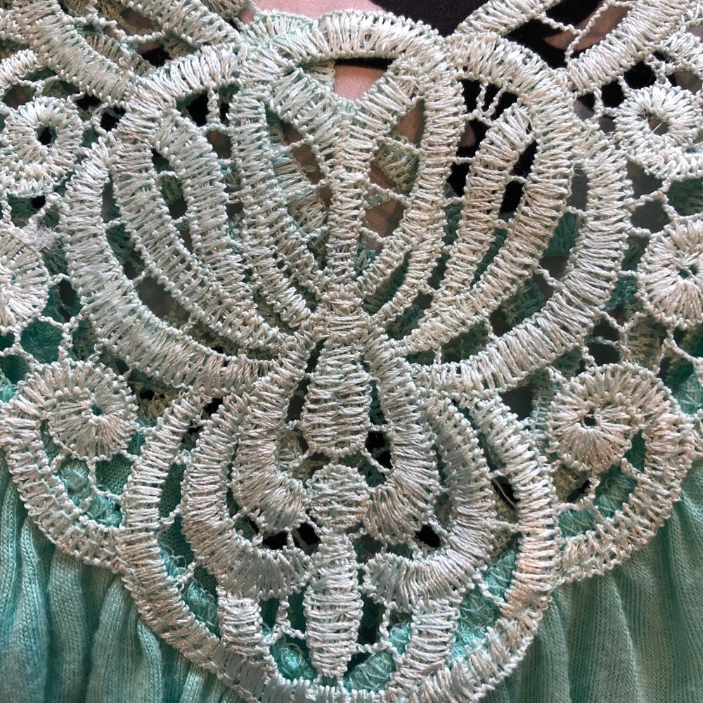 Pretty Embroidered Tank - Picture 3 of 4